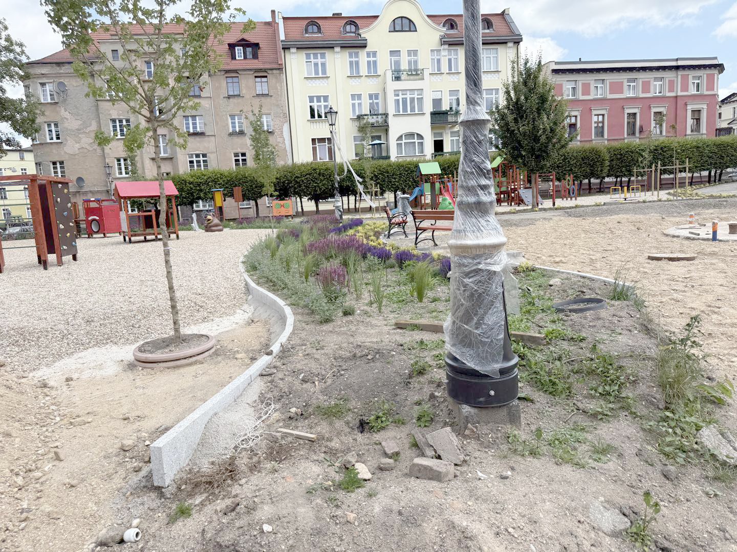 prace-na-skwerze-na-ostatniej-prostej-133852