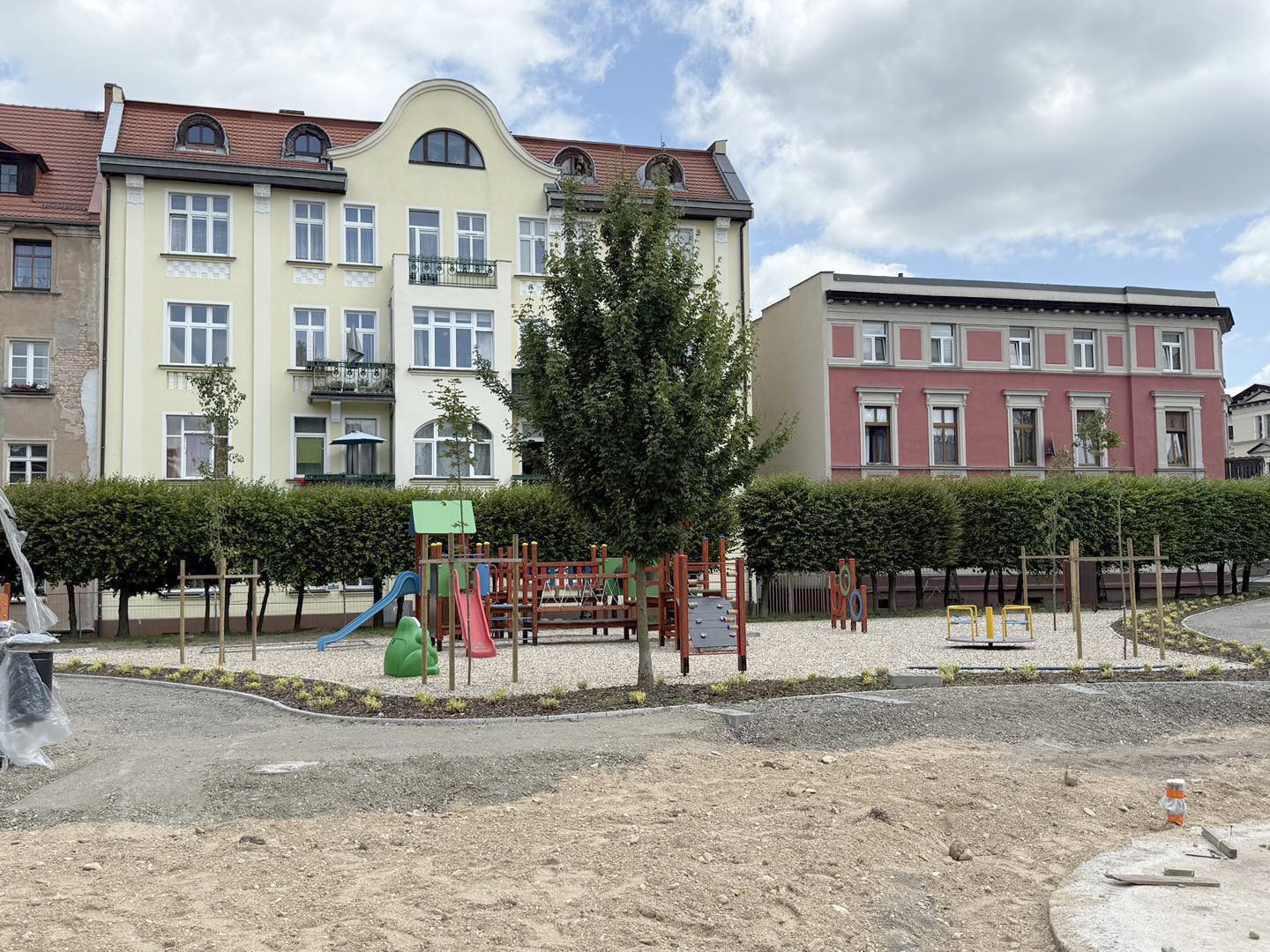 prace-na-skwerze-na-ostatniej-prostej-133852