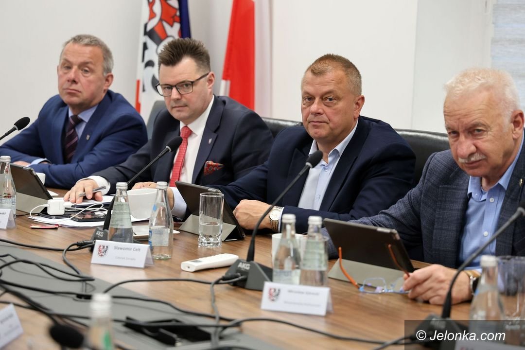 sesja-absolutoryjna-w-powiecie-karkonoskim-133878