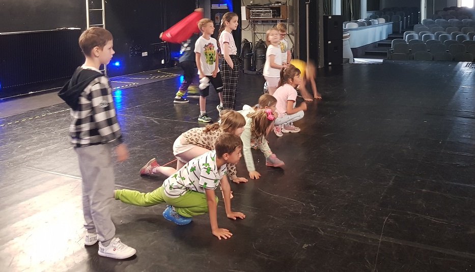 poznali-kulisy-teatru-norwida-133905