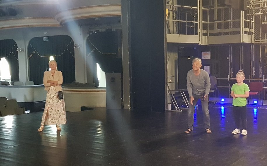 poznali-kulisy-teatru-norwida-133905