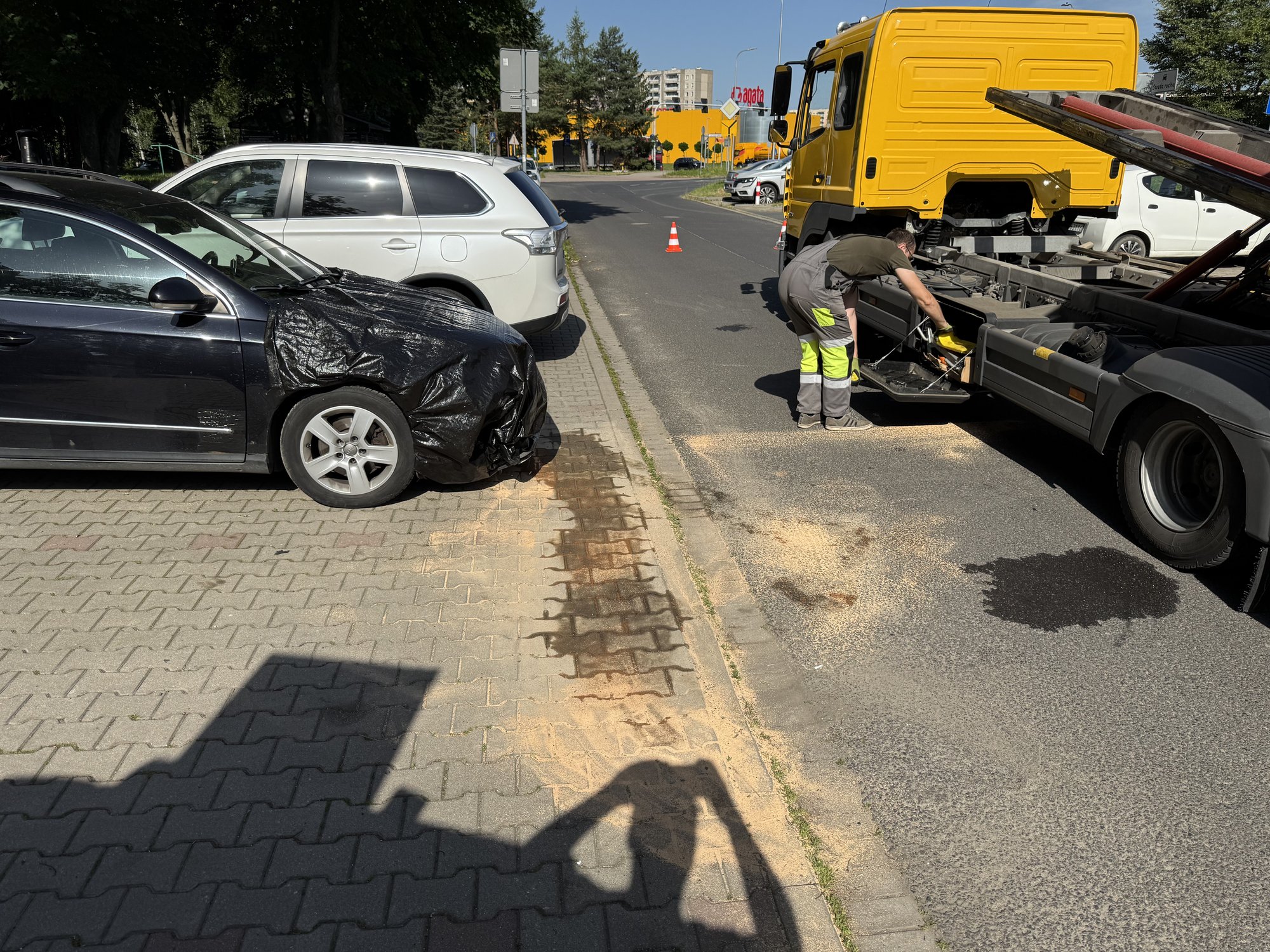 wyjezdza-z-parkingu-prosto-w-taksowke-133929