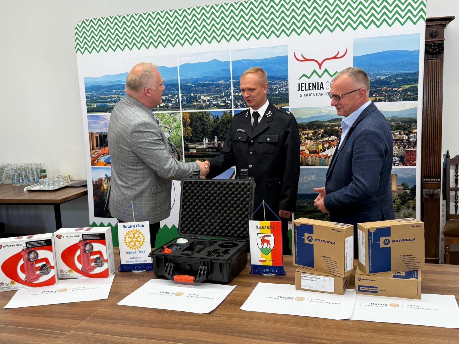 rotary-przekazuje-sprzet-osp-jelenia-gora-133943
