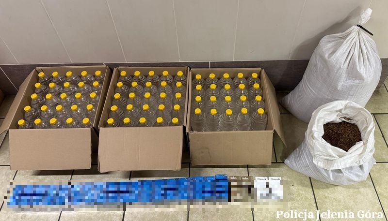 jeleniogorscy-policjanci-zatrzymali-mezczyzne-w-zwiazku-z-posiadaniem-wyrobow-bez-skarbowych-znakow-akcyzy-134095
