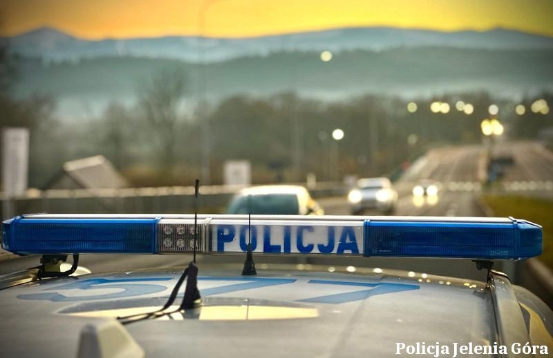 policyjna-akcja-zapnij-pasy-na-drogach-regionu-liczne-wykroczenia-i-jeden-zatrzymany-za-niestosowanie-sie-do-zakazu-sadowego-134101