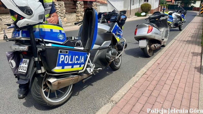 bezpieczenstwo-na-drodze-to-wspolna-sprawa-policjanci-z-jeleniej-gory-kontroluja-motocyklistow-134103