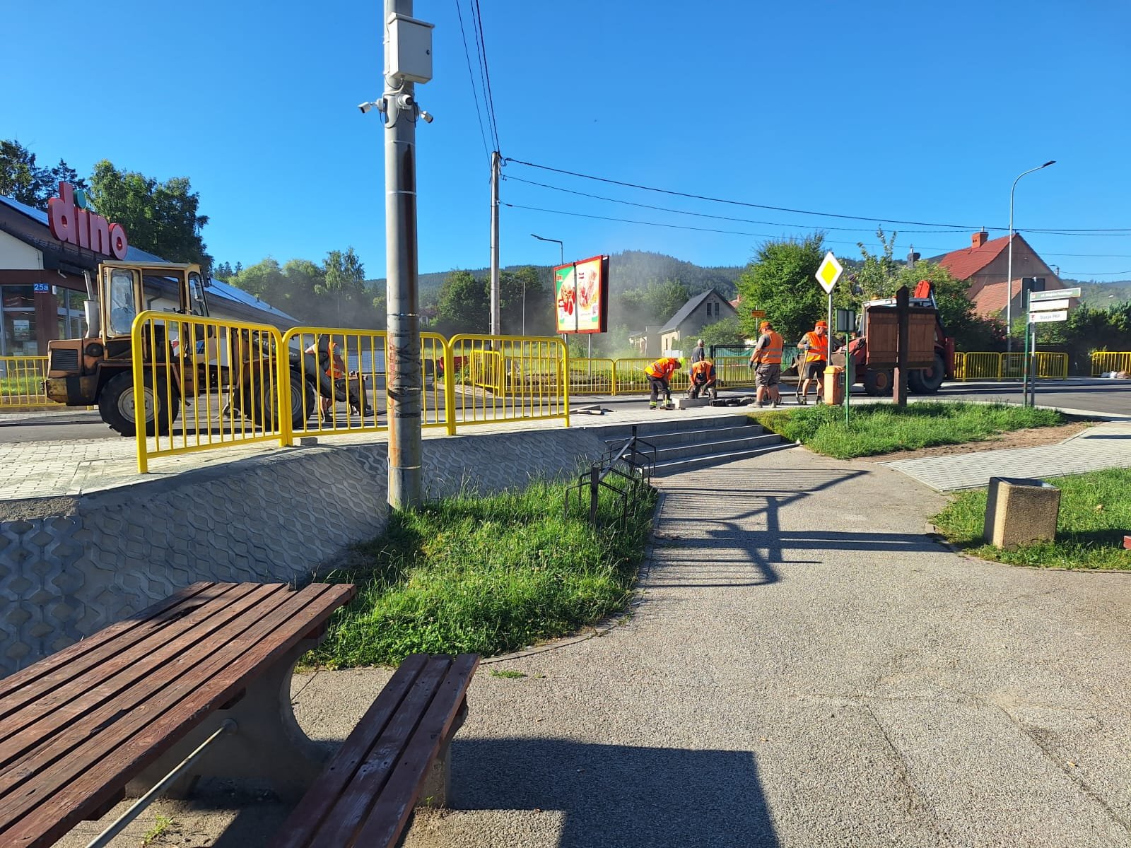 ukadanie-asfaltu-na-drodze-powiatowej-134129