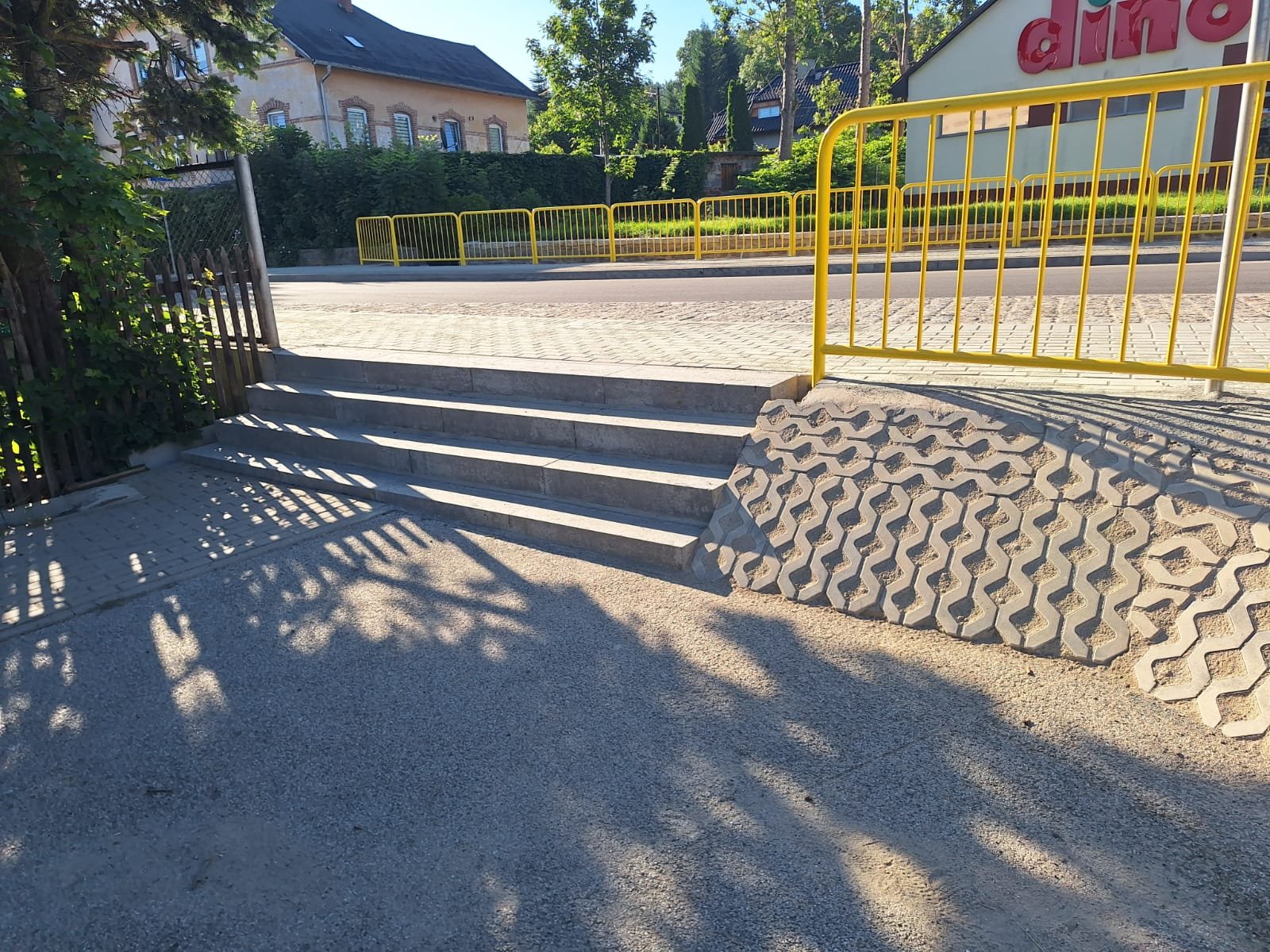 ukadanie-asfaltu-na-drodze-powiatowej-134129