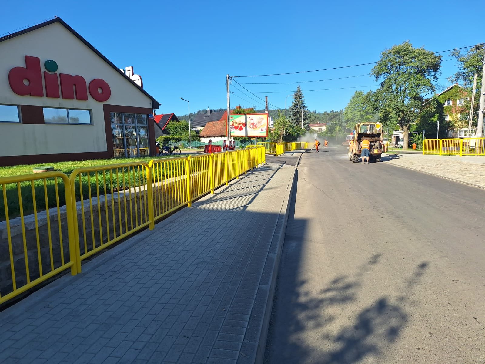 ukadanie-asfaltu-na-drodze-powiatowej-134129
