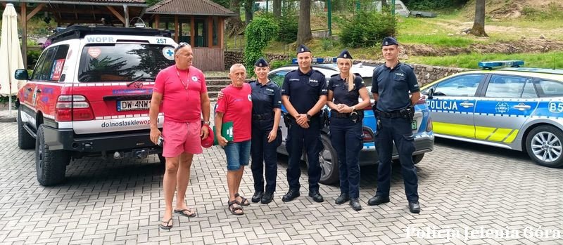 policjanci-i-ratownicy-czuwaja-nad-bezpieczenstwem-kontrola-basenu-w-powiecie-karkonoskim-134146
