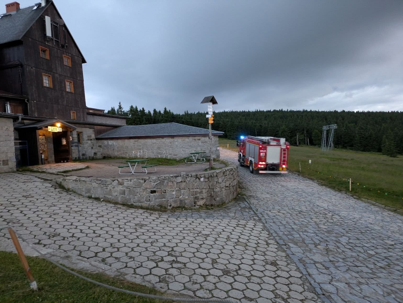 pozar-przekaznika-rtv-na-snieznych-kotach-134159