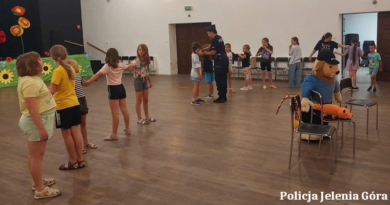 bezpieczne-wakacje-z-policja-edukacja-zabawa-i-prewencja-134223