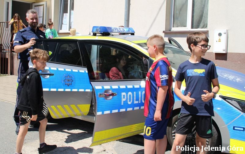 bezpieczne-wakacje-z-policja-edukacja-zabawa-i-prewencja-134223