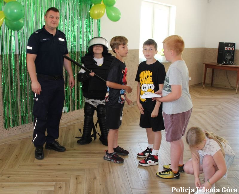 bezpieczne-wakacje-z-policja-edukacja-zabawa-i-prewencja-134223