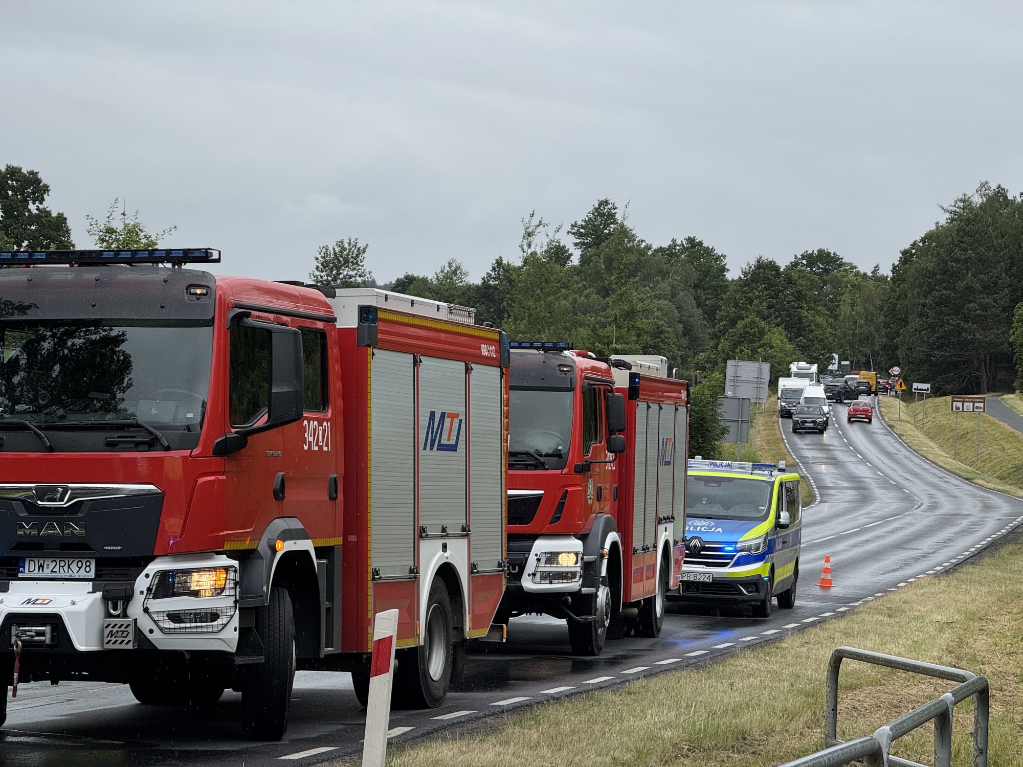 powazne-zderzenie-trzech-aut-na-sudeckiej-134262