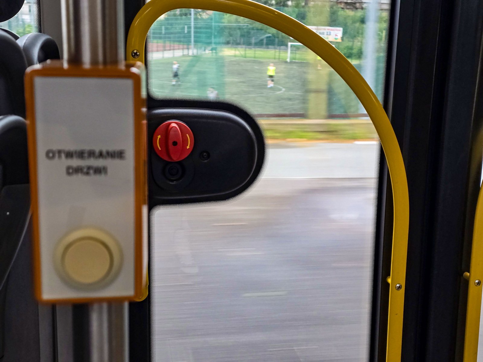 jest-juz-ciepy-przycisk-w-autobusach-mzk-134309