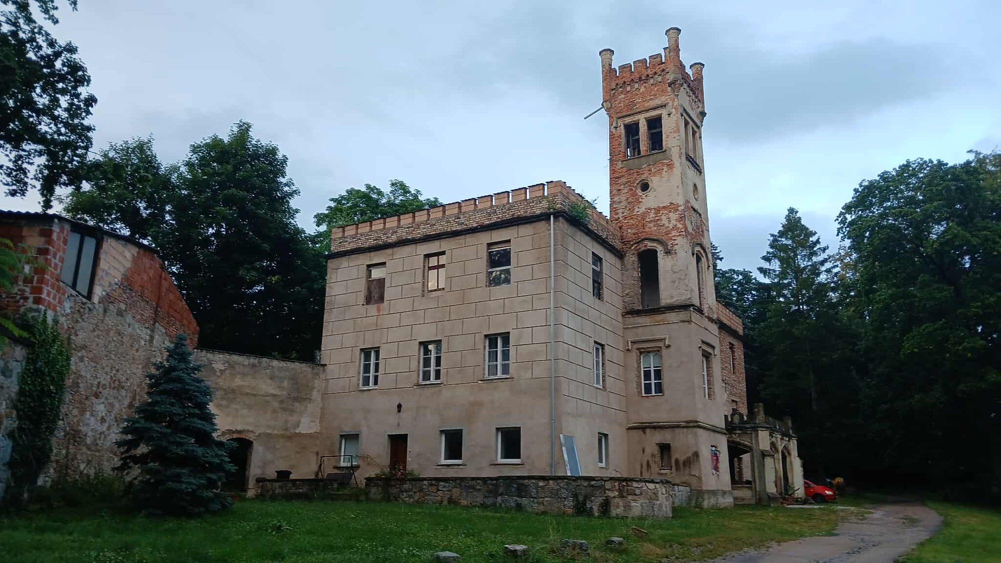 od-biurowca-do-paacu-w-dabrowicy-134384