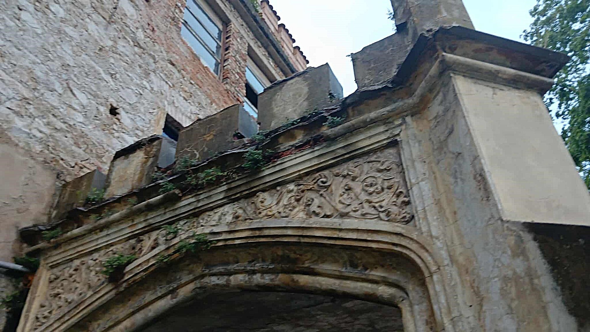 od-biurowca-do-paacu-w-dabrowicy-134384