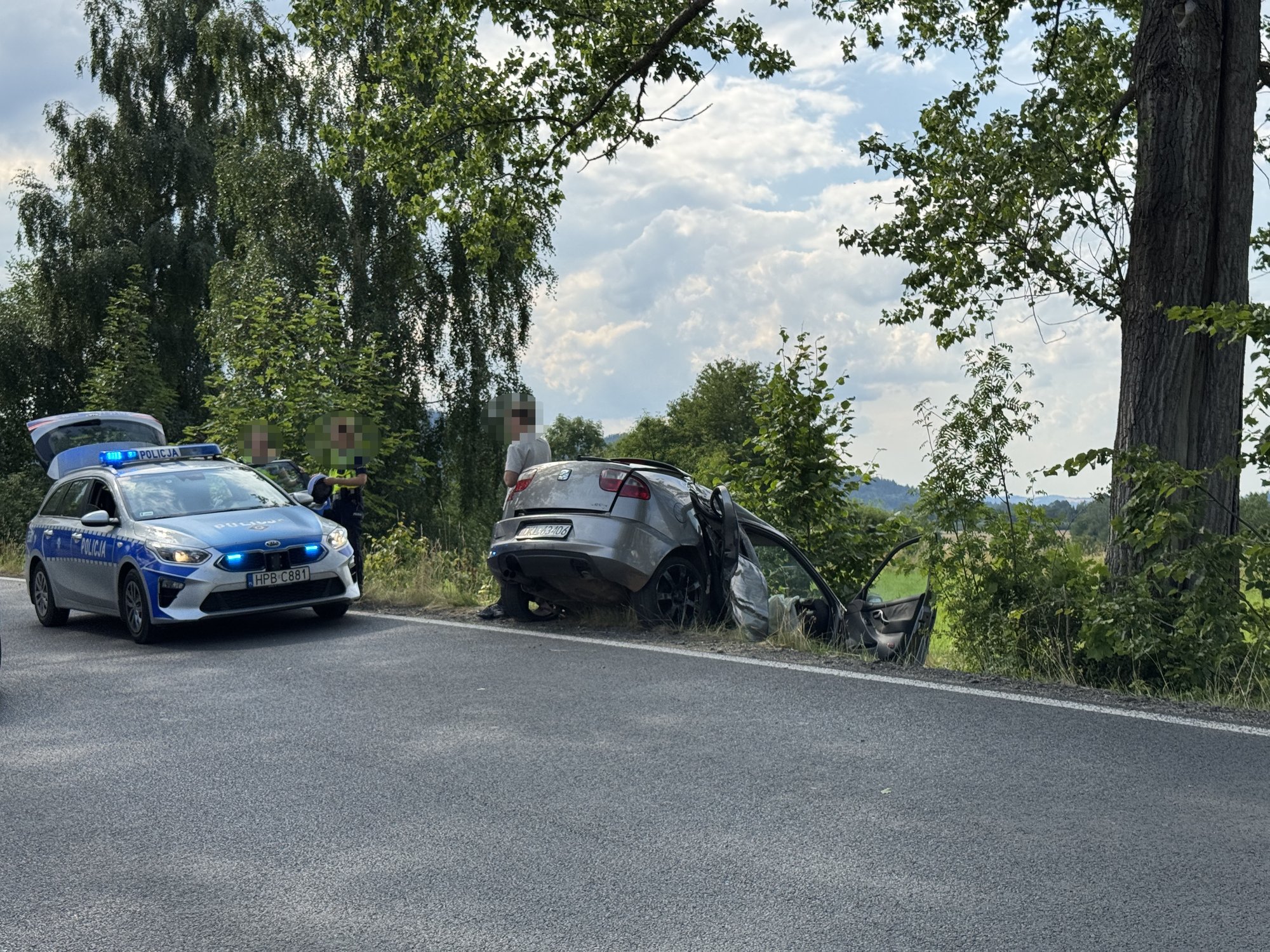 seatem-w-drzewo-a-pozniej-do-rowu-134414