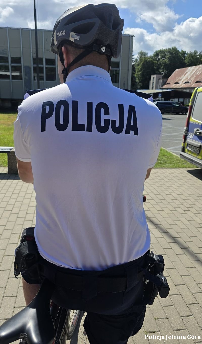 policjanci-na-rowerach-dbaja-o-bezpieczenstwo-mieszkancow-jeleniej-gory-134438