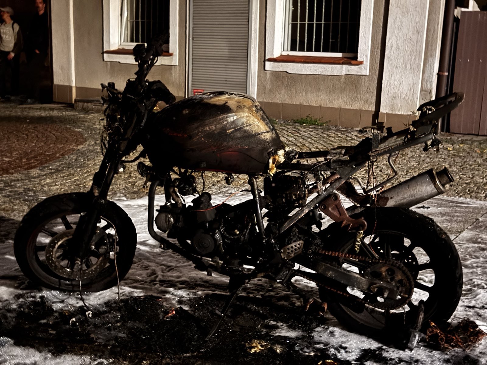 spali-sie-samochod-i-motocykl-134593