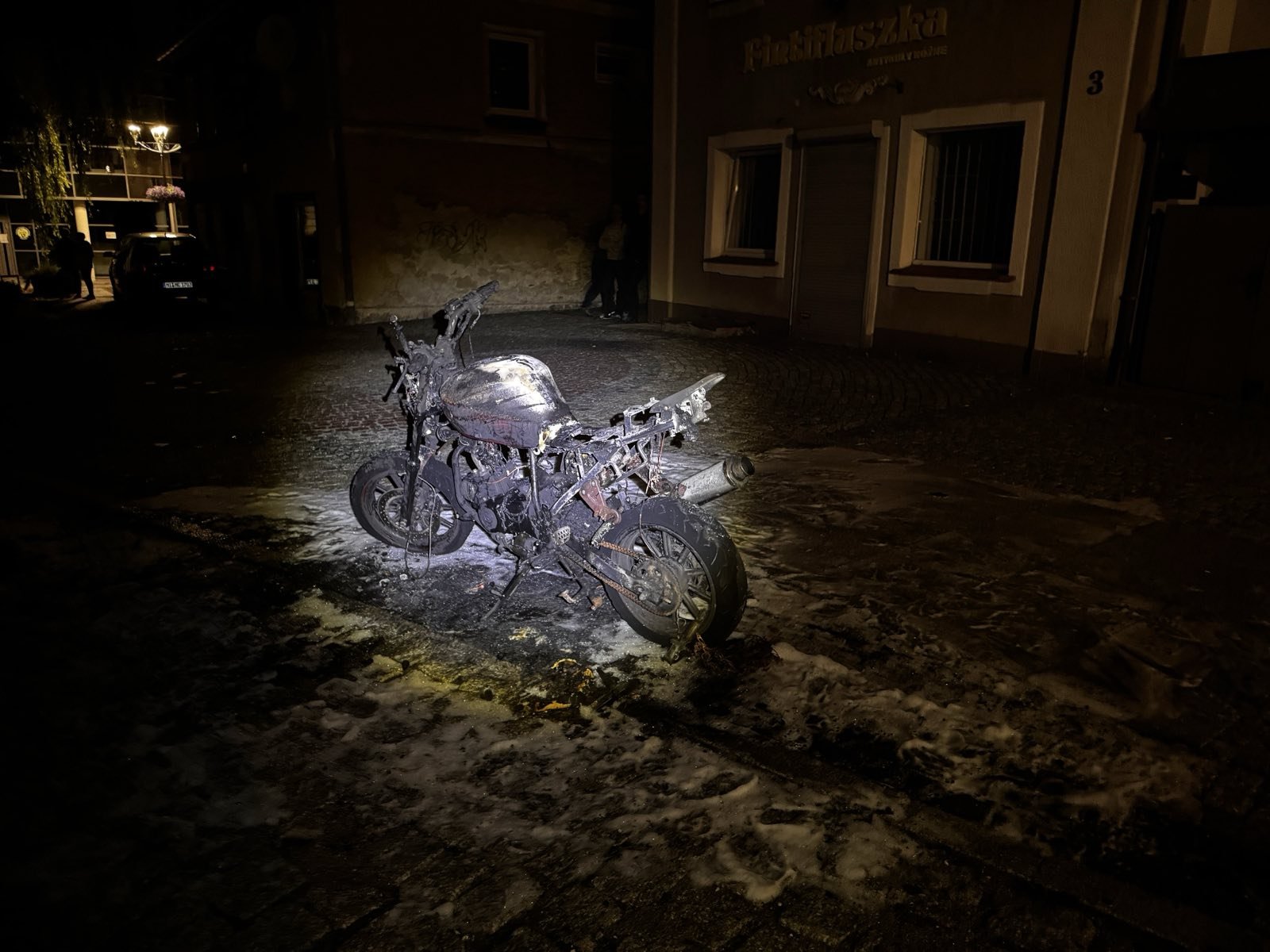 spali-sie-samochod-i-motocykl-134593