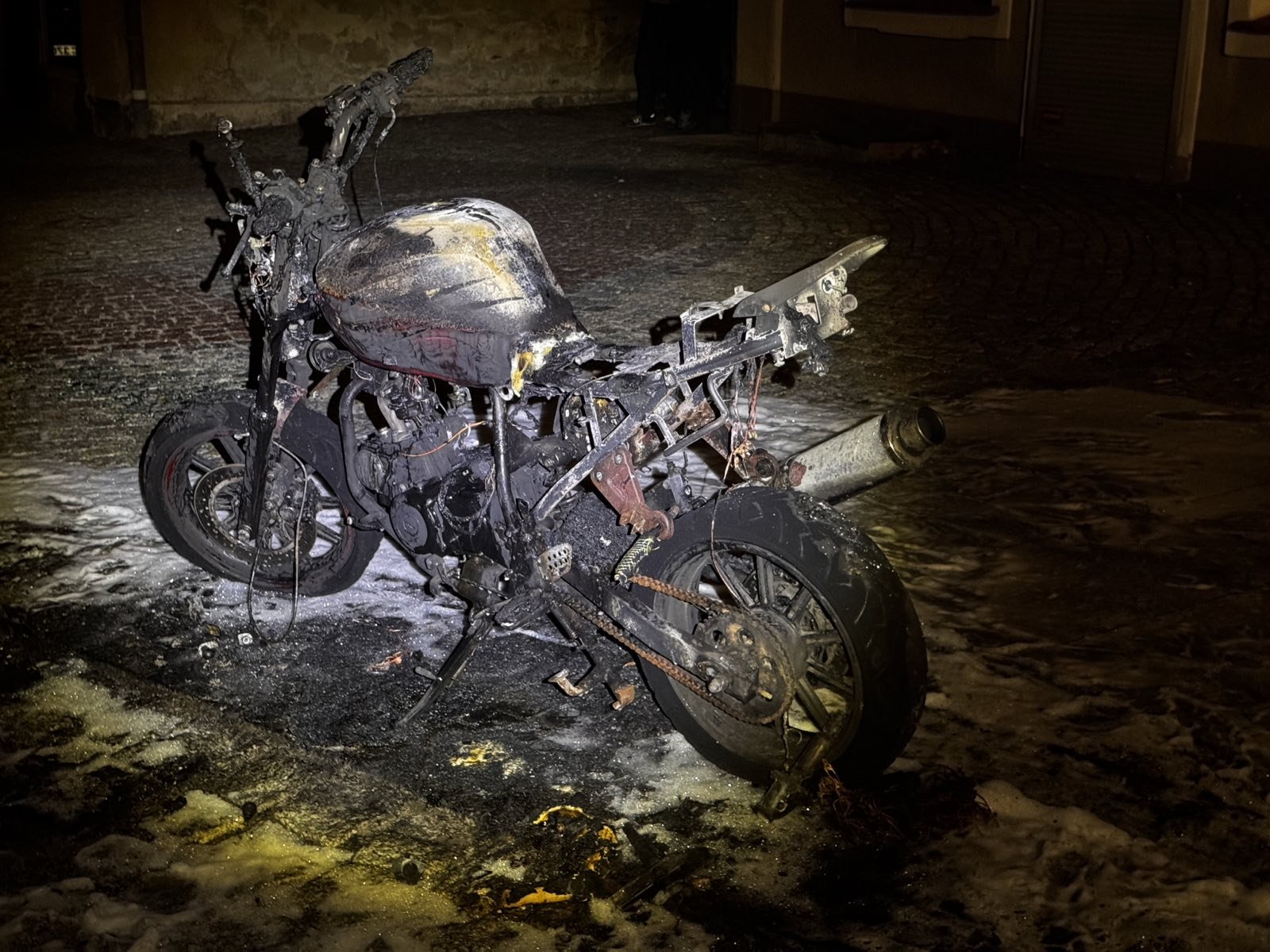 spali-sie-samochod-i-motocykl-134593