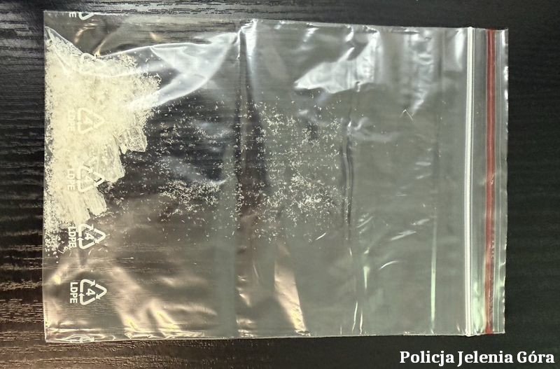 posiada-w-domu-narkotyki-policjanci-zabezpieczyli-znaczne-ich-ilosci-134627