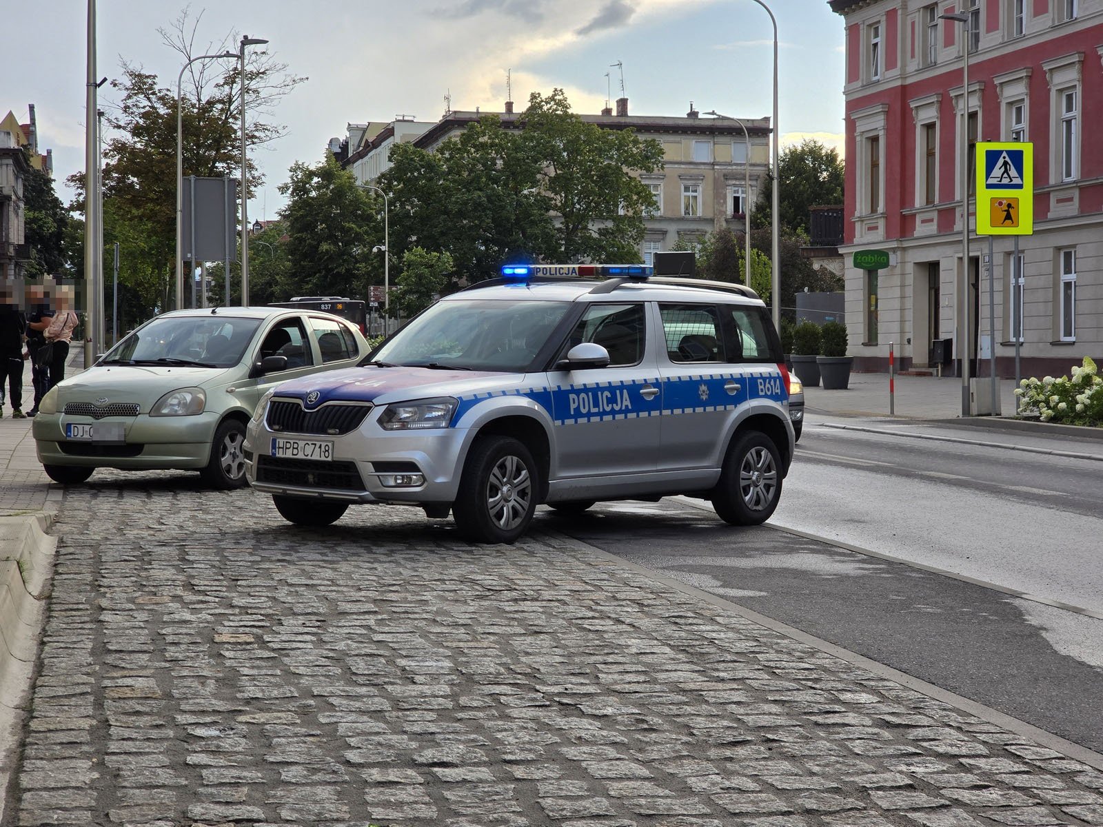 stuczka-przy-wyjezdzie-z-marketu-134654