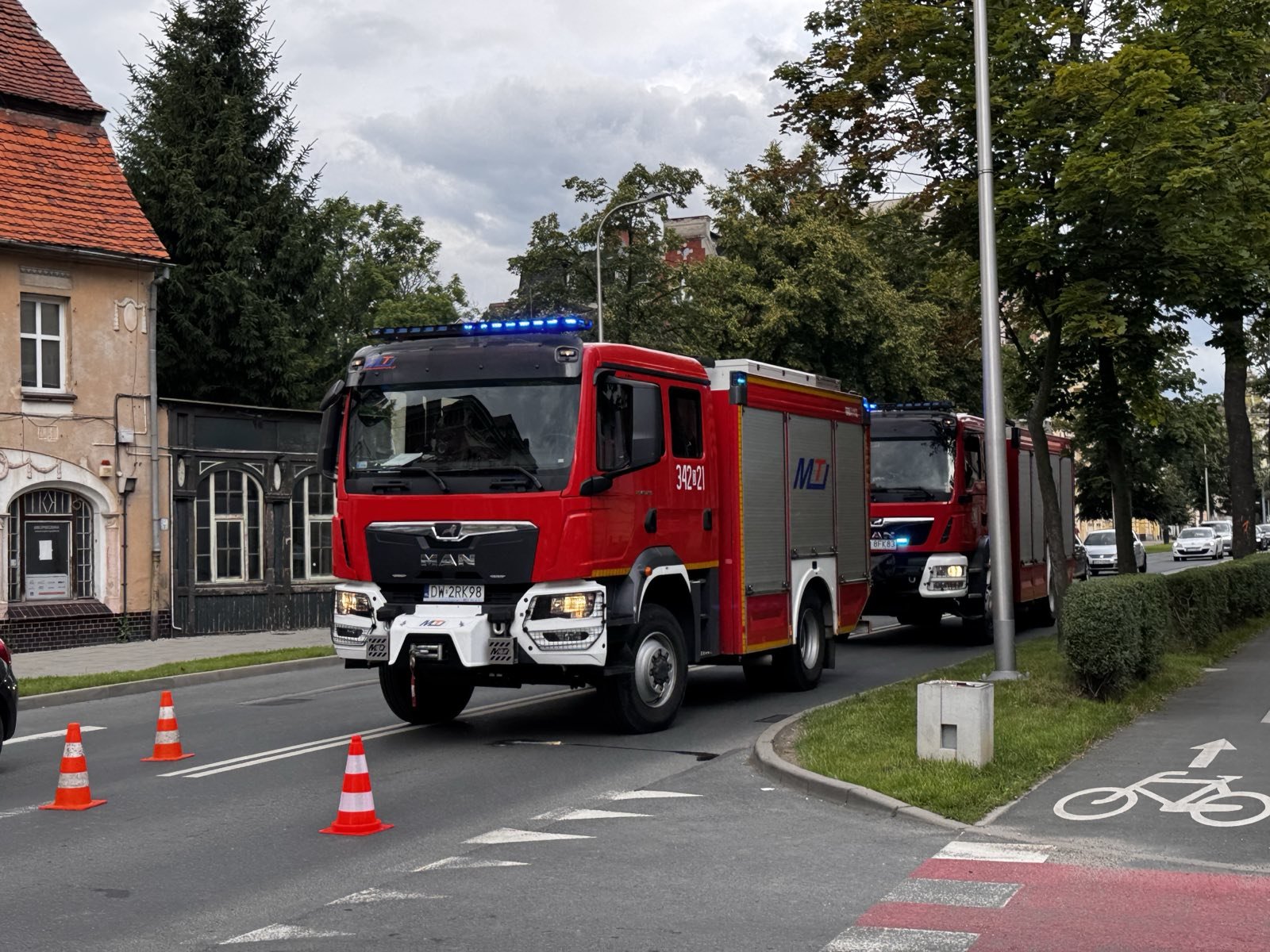 bus-na-boku-po-kolizji-pod-sadem-134660