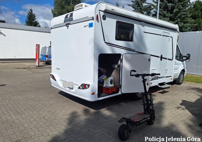 policjanci-odzyskali-skradziona-w-miedzyzdrojach-hulajnoge-elektryczna-i-zatrzymali-mezczyzne-podejrzanego-o-jej-kradziez-135011