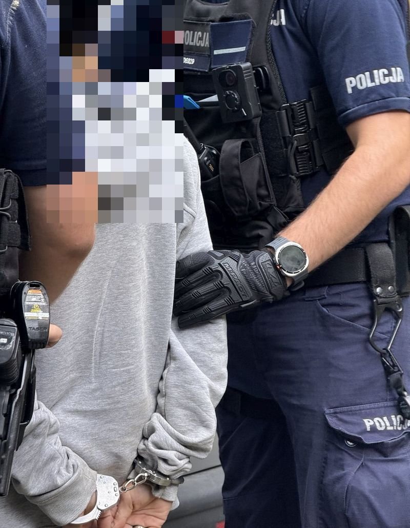 policjanci-z-karpacza-zatrzymali-44latka-podejrzanego-o-uszkodzenie-mienia-oraz-nielegalne-posiadanie-broni-i-amunicji-135016