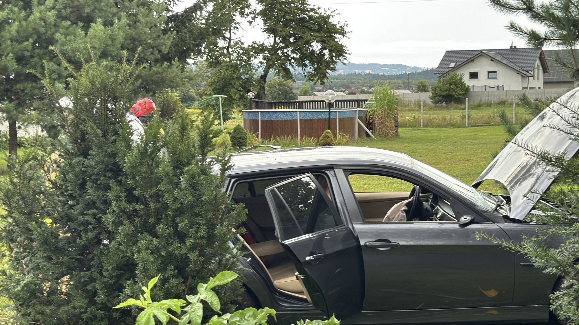 bmw-w-pocie-i-na-podworku-135155