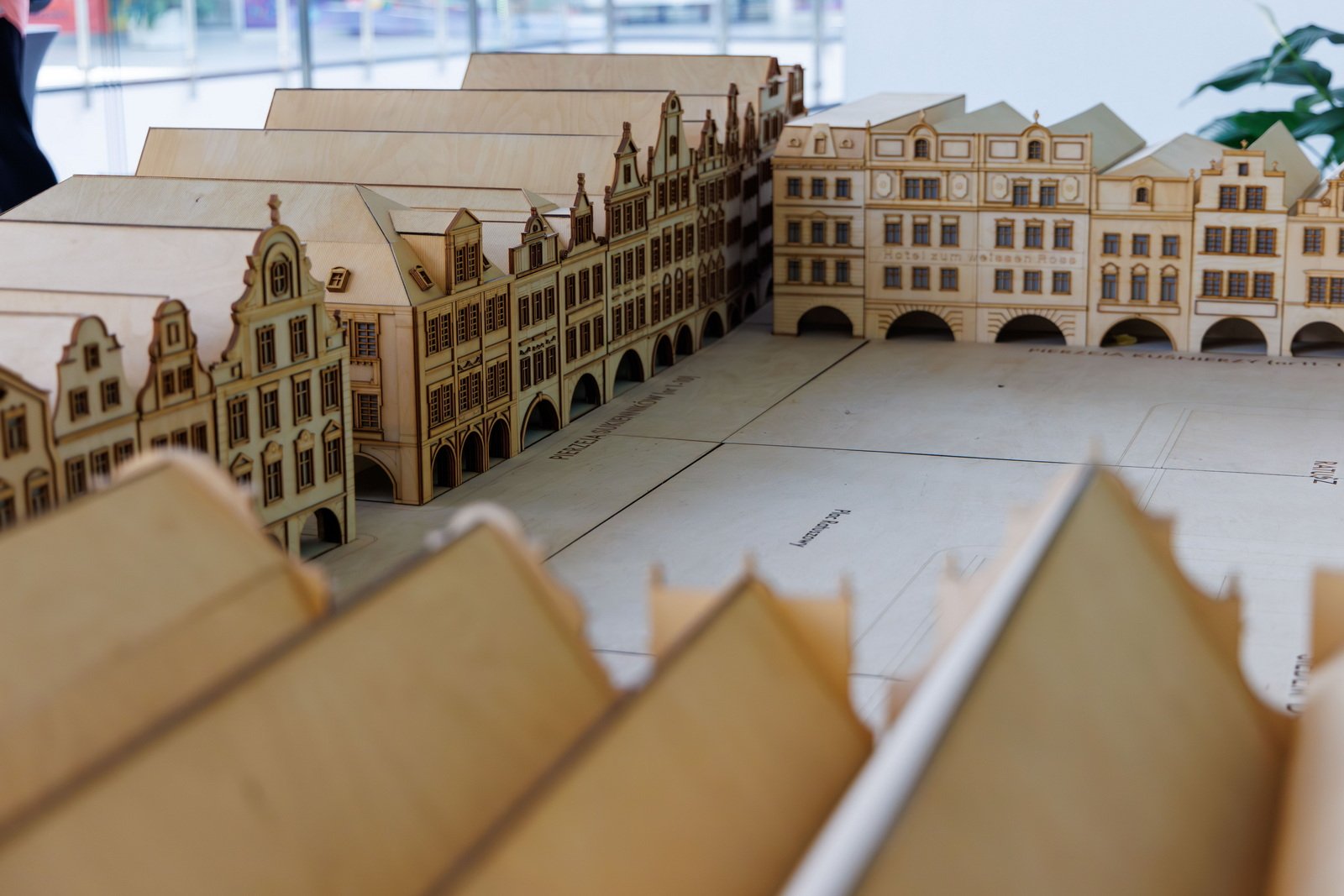 historia-w-miniaturze-wystawa-w-galerii-nowy-rynek-135295