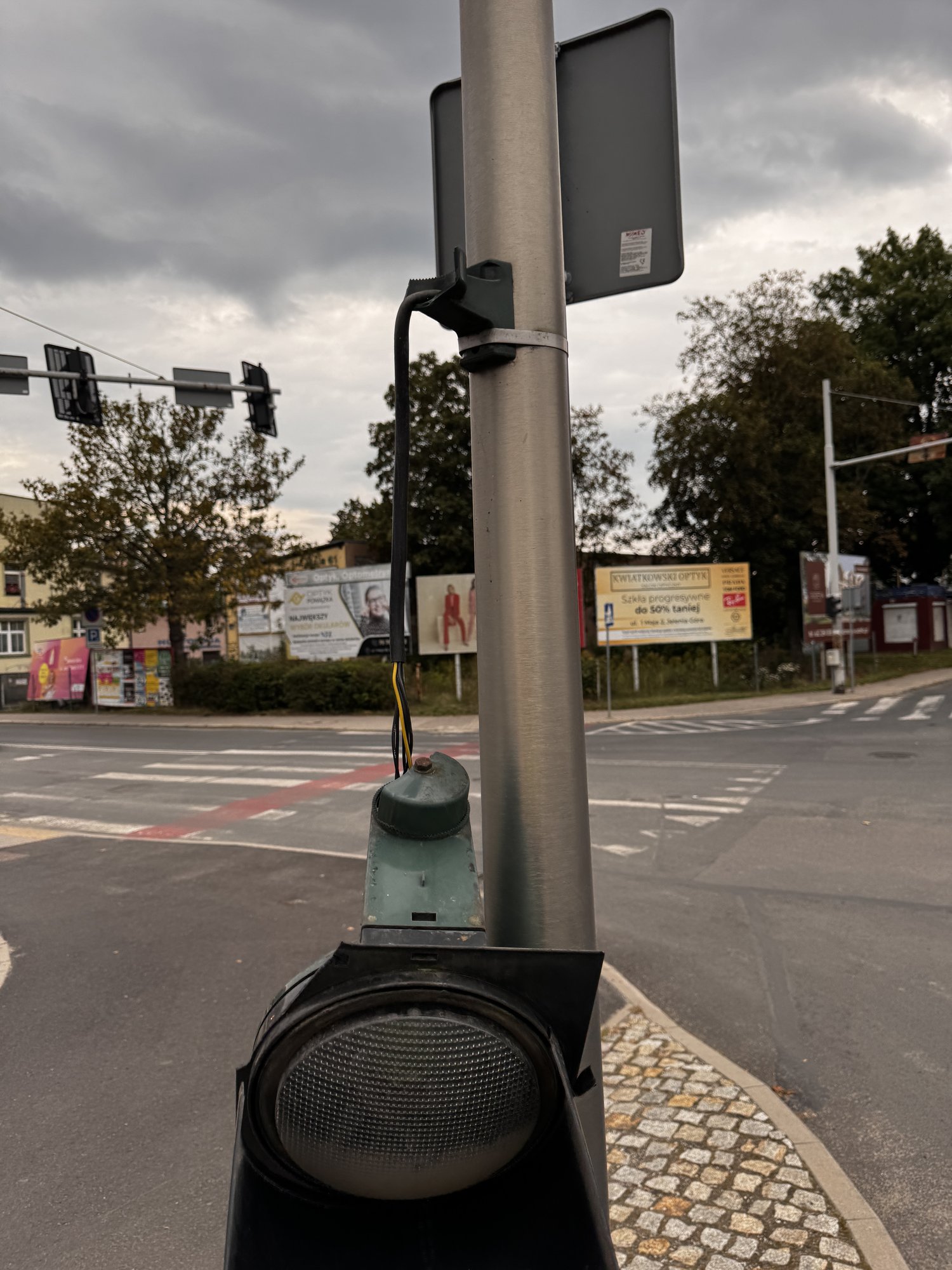 autobus-w-sygnalizator-smart-w-latarnie-135418