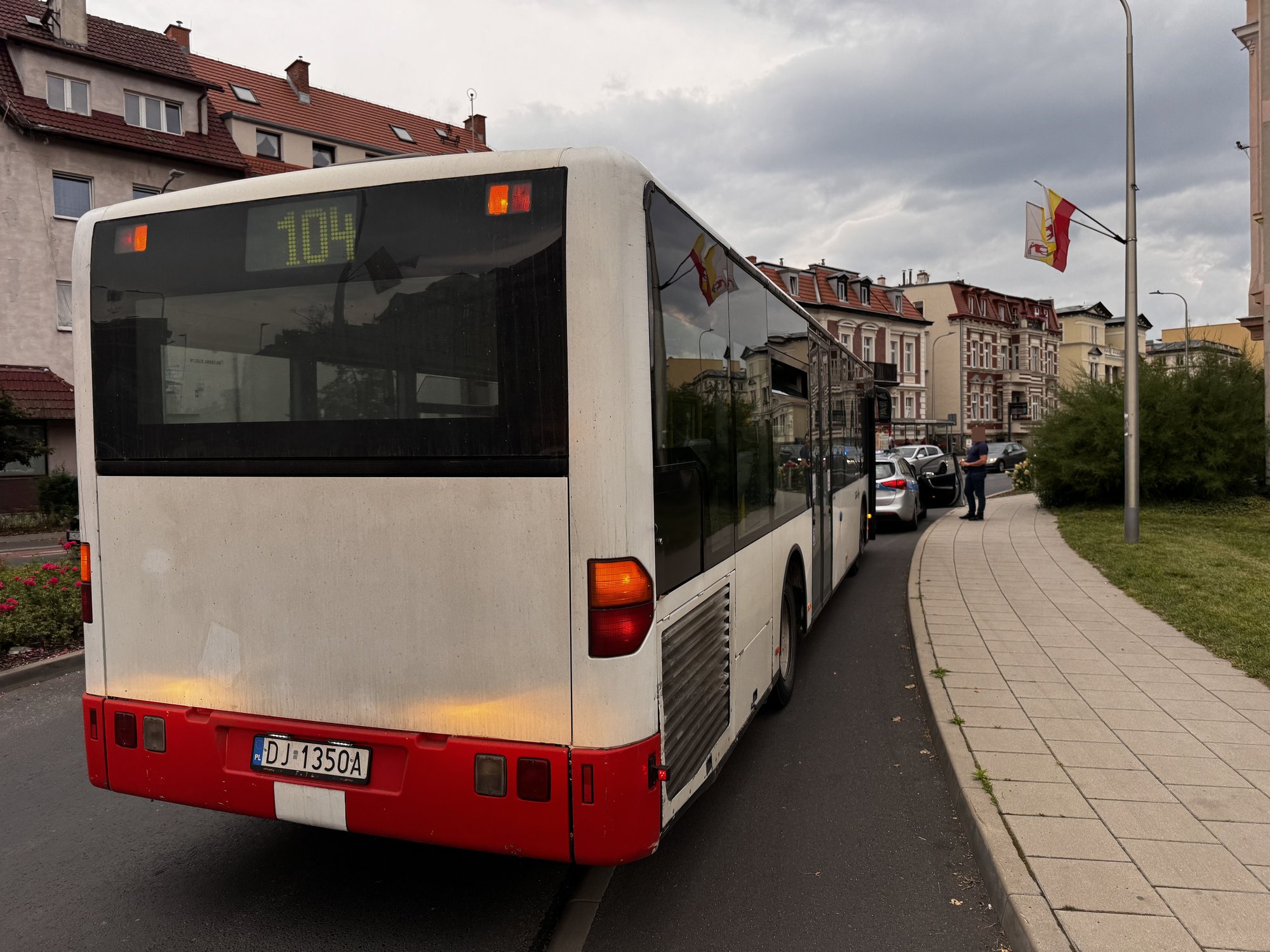 autobus-w-sygnalizator-smart-w-latarnie-135418