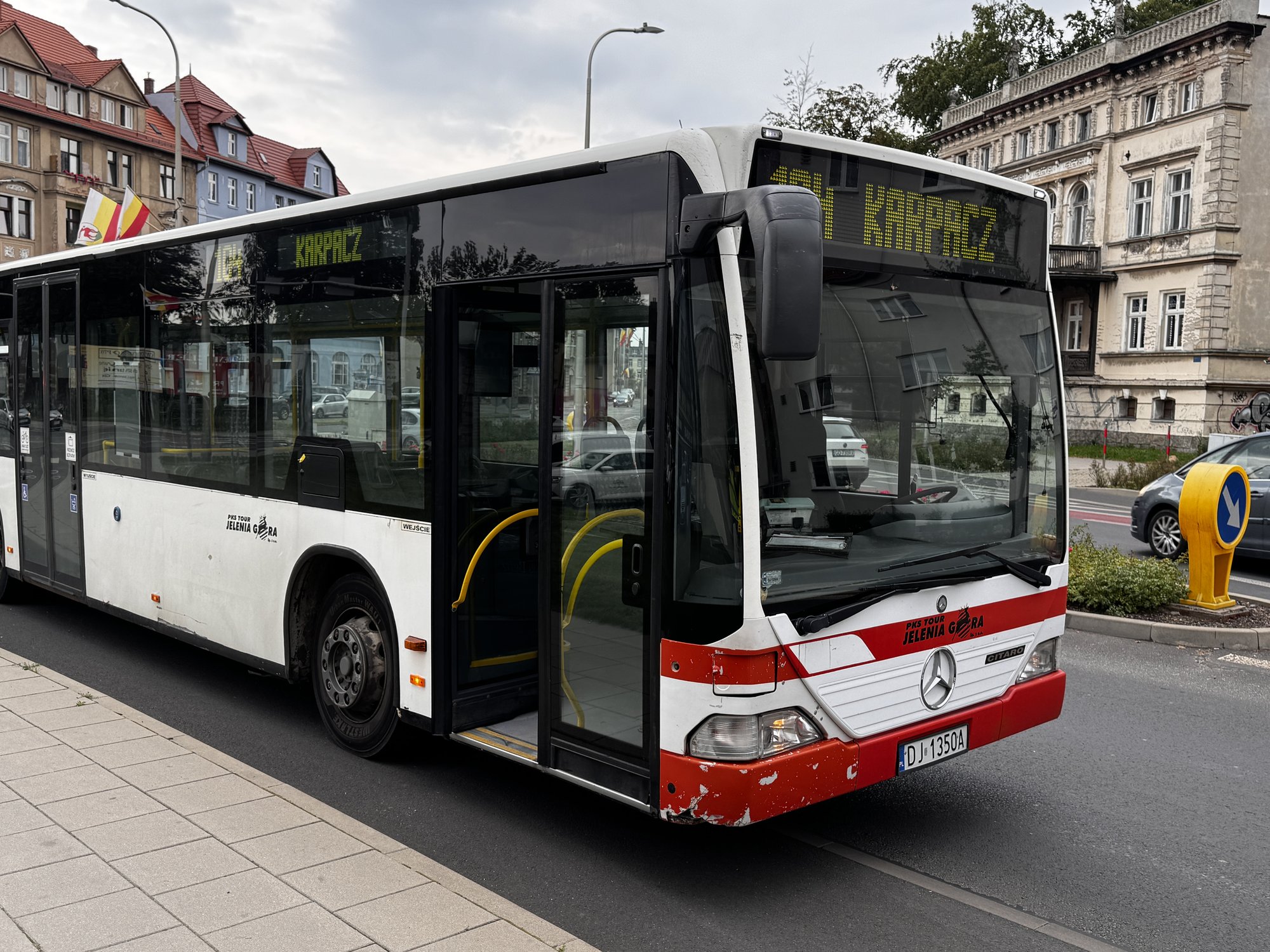 autobus-w-sygnalizator-smart-w-latarnie-135418