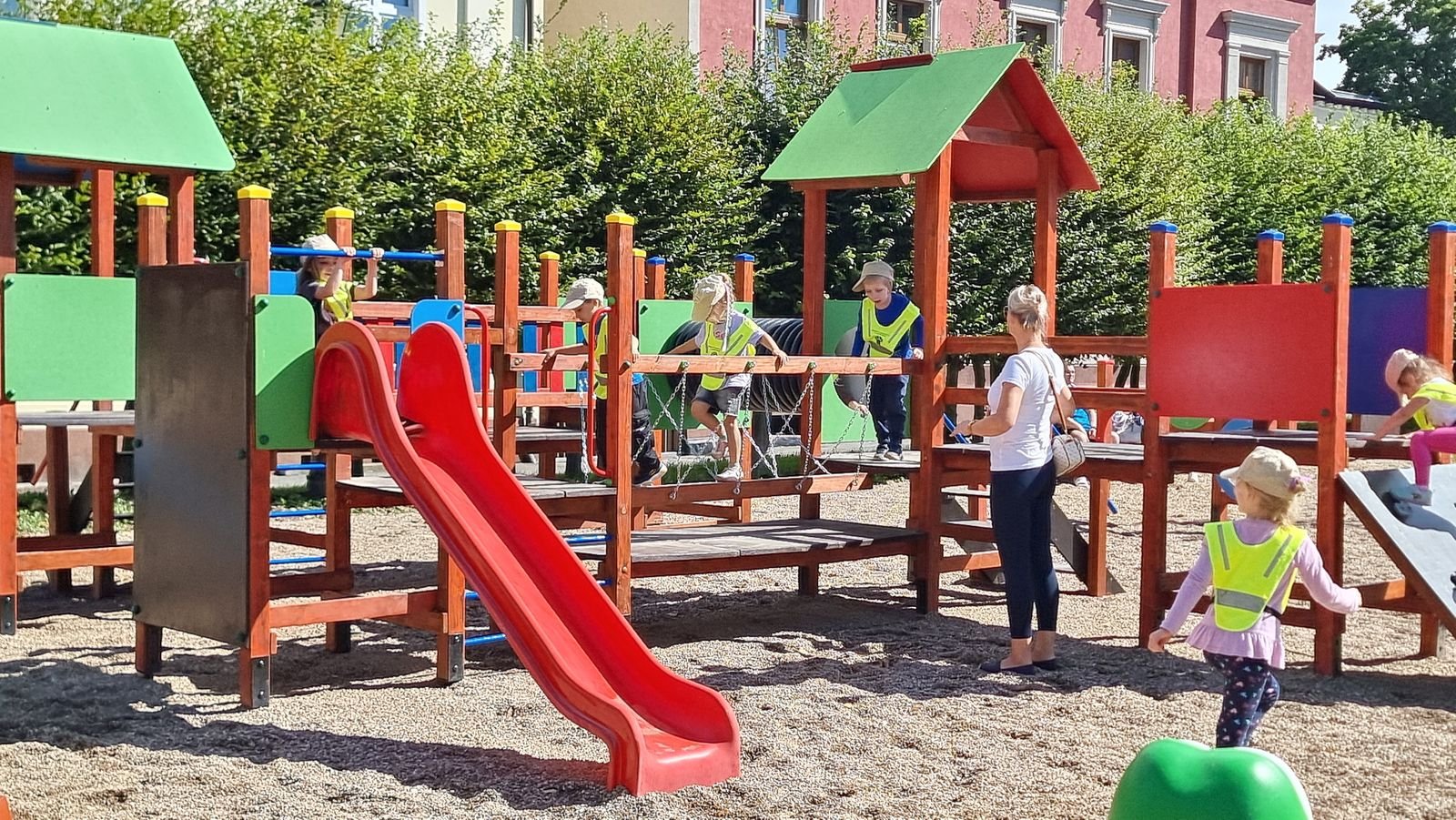 plac-kosciuszki-nowe-miejsce-do-zabaw-dla-dzieci-135446