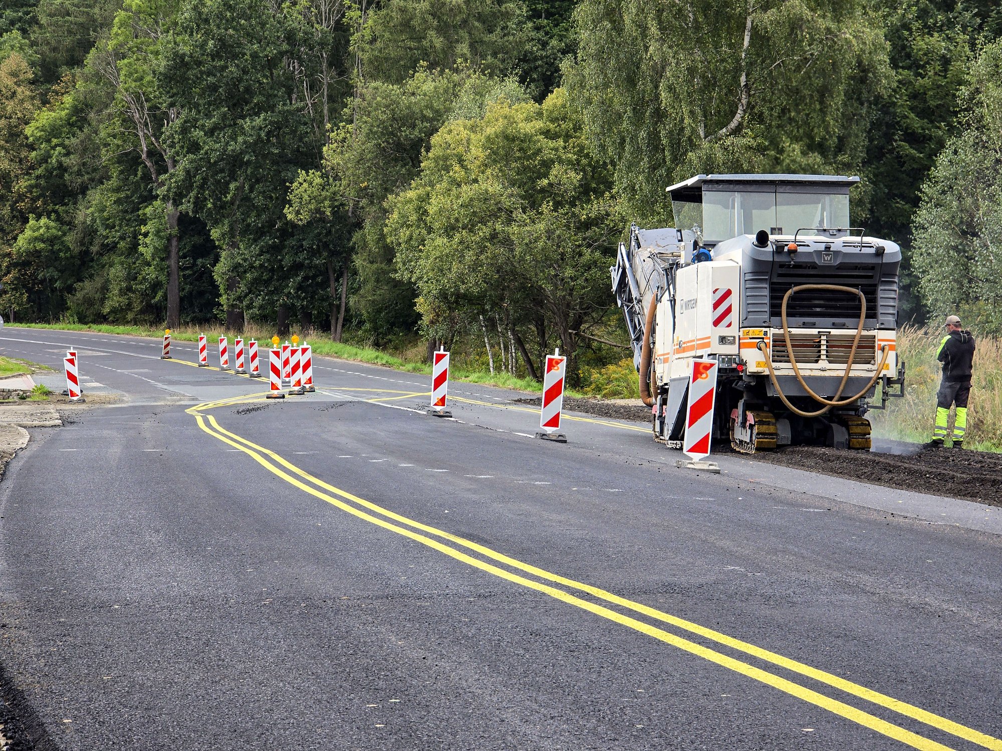 jest-juz-nowy-asfalt-na-drodze-wylotowej-na-zgorzelec-135491