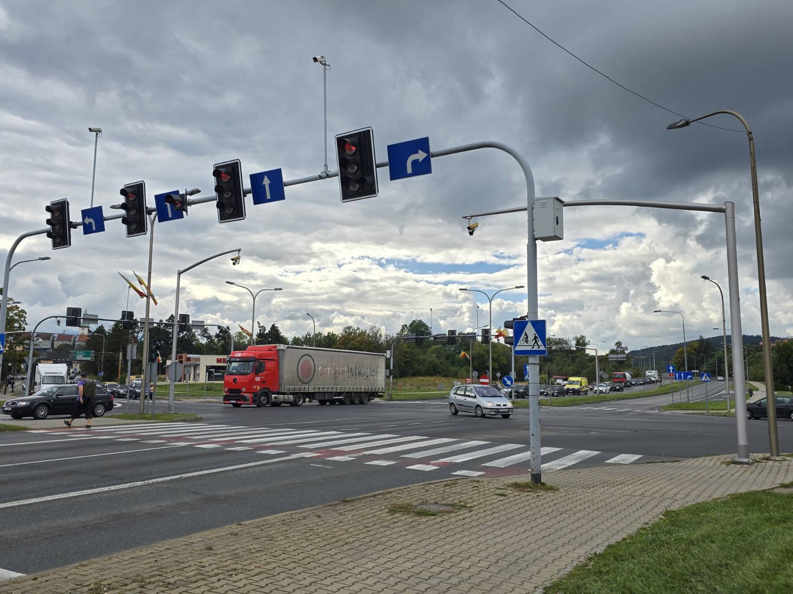 jeleniogorska-kamerka-znowu-batem-na-kierowcow-co-3-godziny-apie-kogos-na-czerwonym-135682