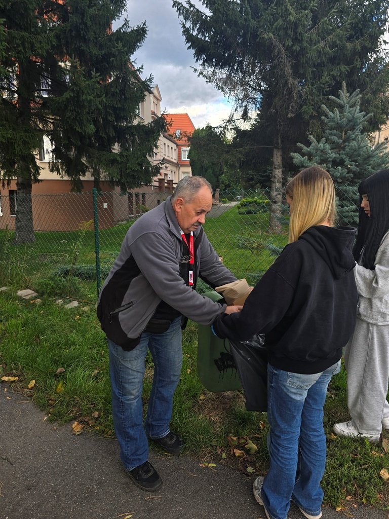 blisko-4-tysiace-osob-sprzatao-jelenia-gore-135711