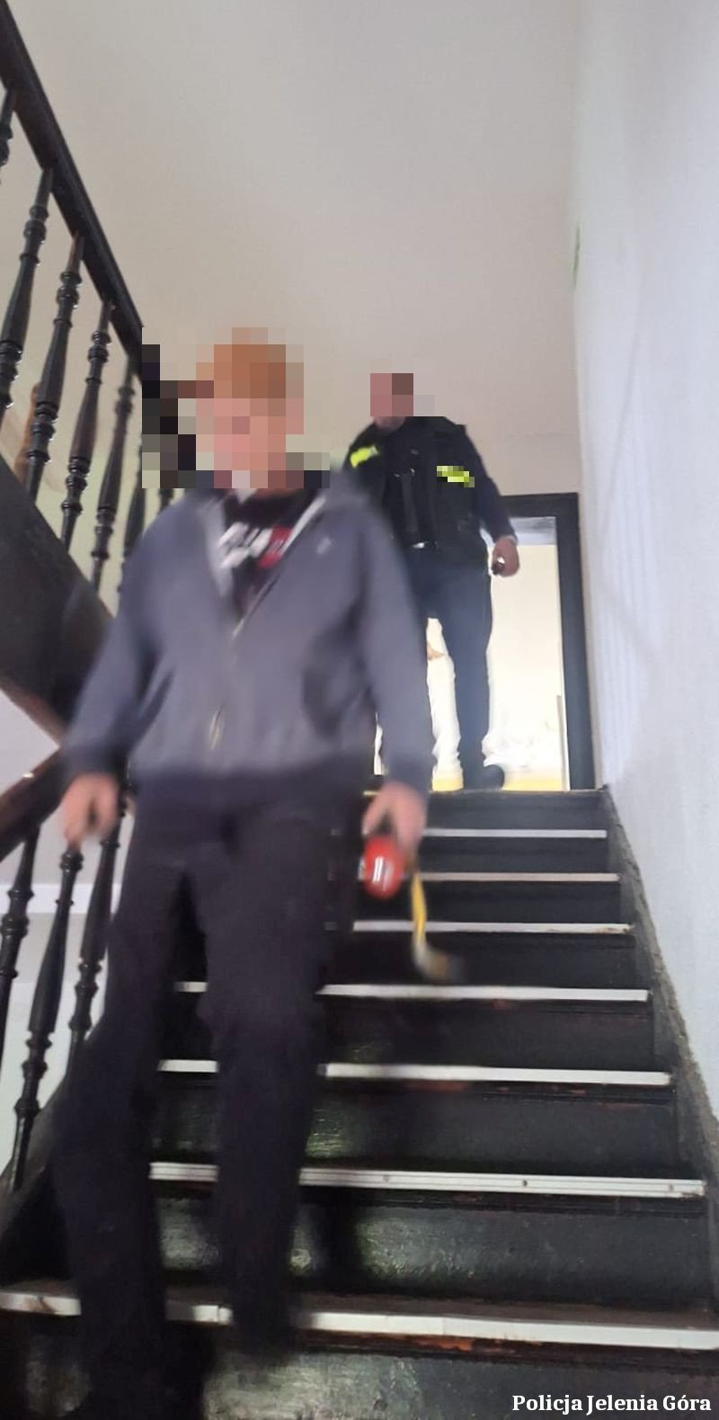 policjanci-ze-szklarskiej-poreby-zatrzymali-dwoch-mezczyzn-podejrzanych-o-usiowanie-wamania-i-posiadanie-narkotykow-135719