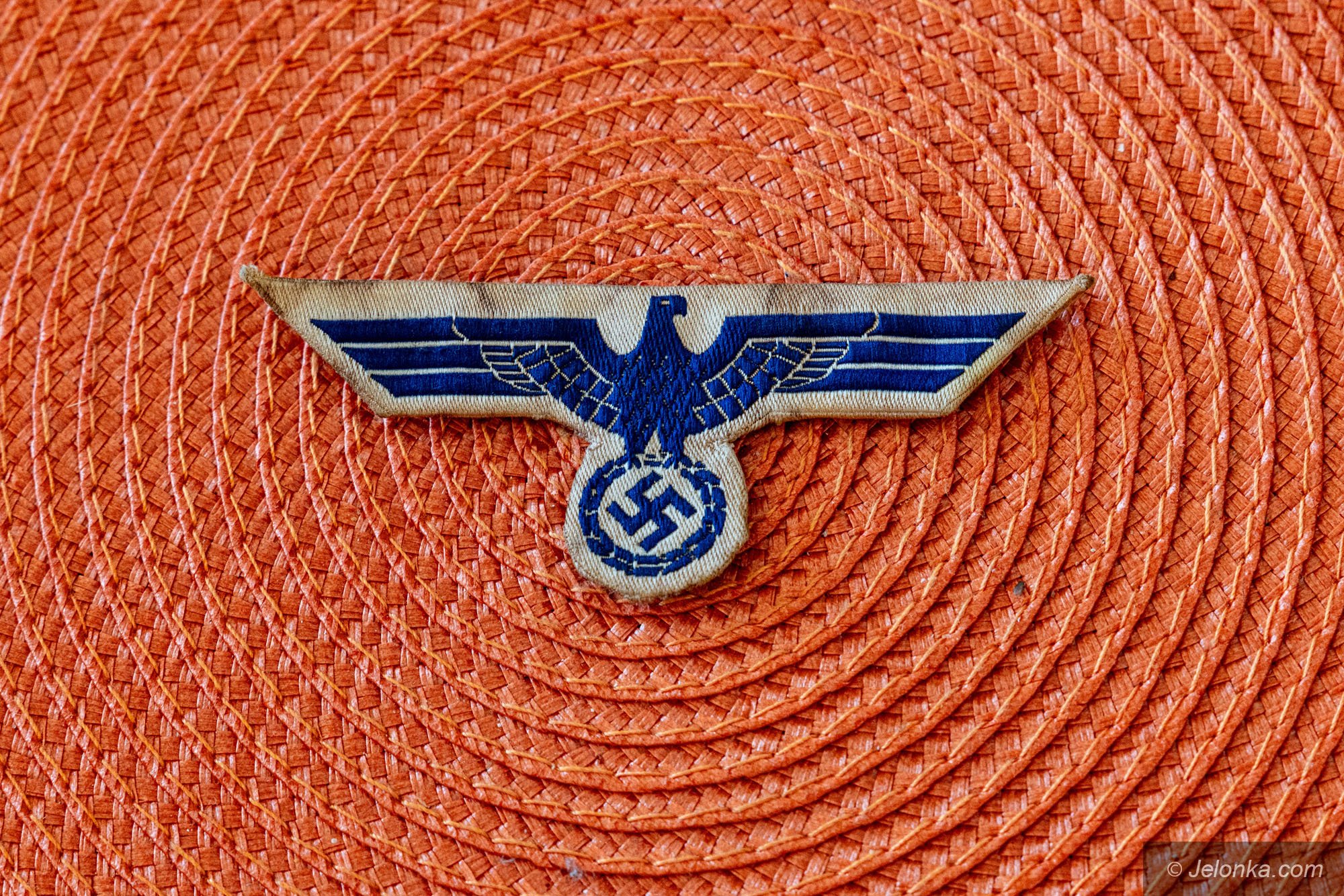 wojenne-slady-na-jarmarku-staroci-w-jeleniej-gorze-czapka-za-7-tys-z-135835