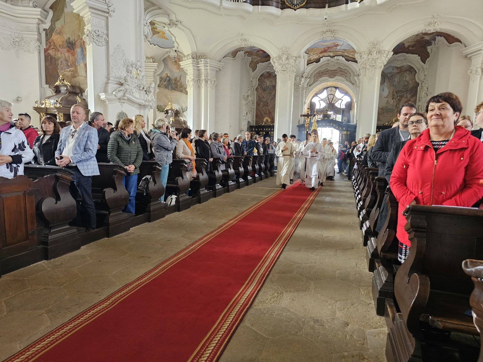 pielgrzymi-nadziei-w-krzeszowie-nowi-akolici-i-ceremoniarze-w-diecezji-legnickiej-135866