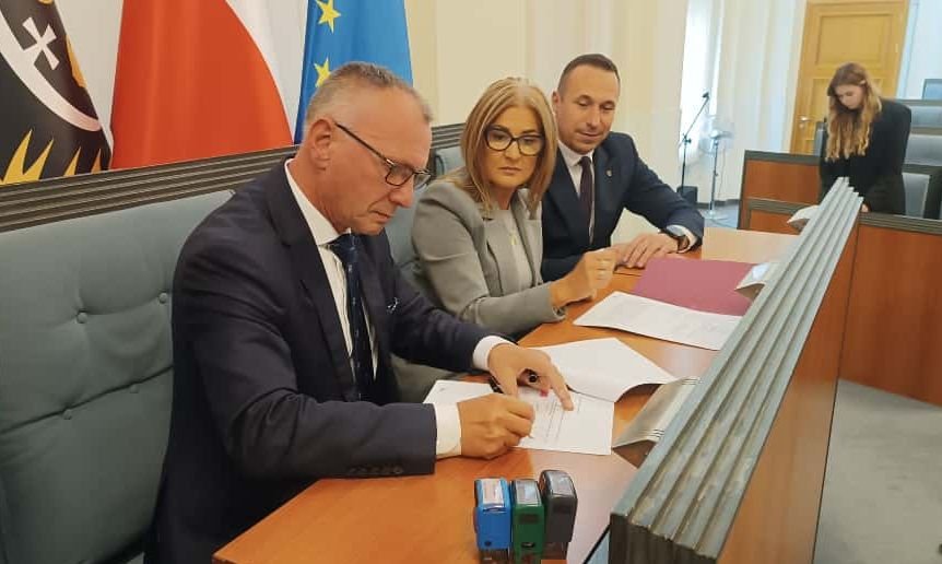 strazacy-blizej-nowego-wozu-135914