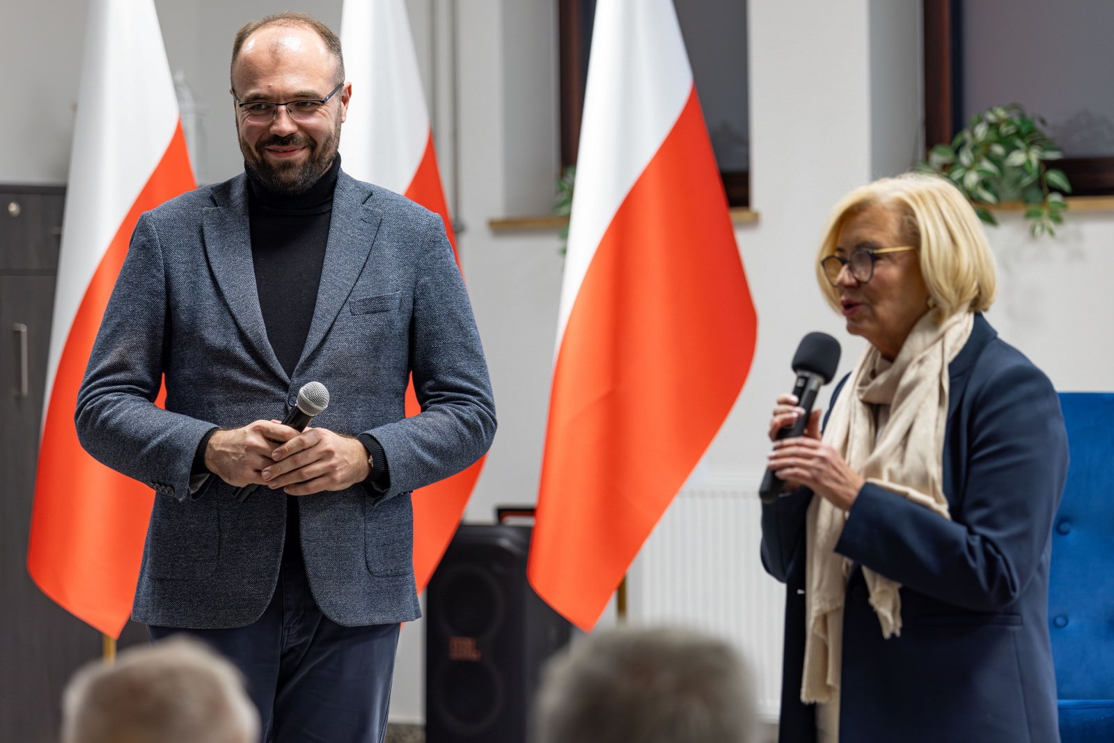 rozmowa-o-polsce-i-potrzebie-nowej-konstytucji-w-jeleniej-gorze-136135