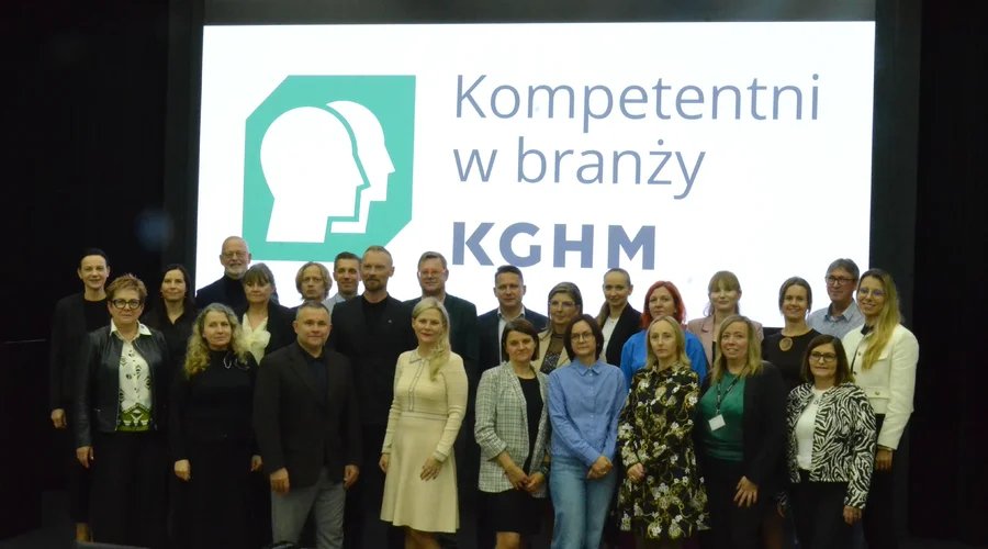 ponad-2300-kompetentnych-w-branzy-w-klasach-patronackich-kghm-podpisano-porozumienia-na-kolejny-rok-136251