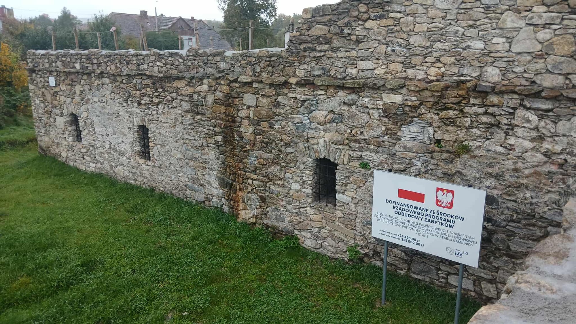 ruiny-w-starej-kamienicy-po-renowacji-136267