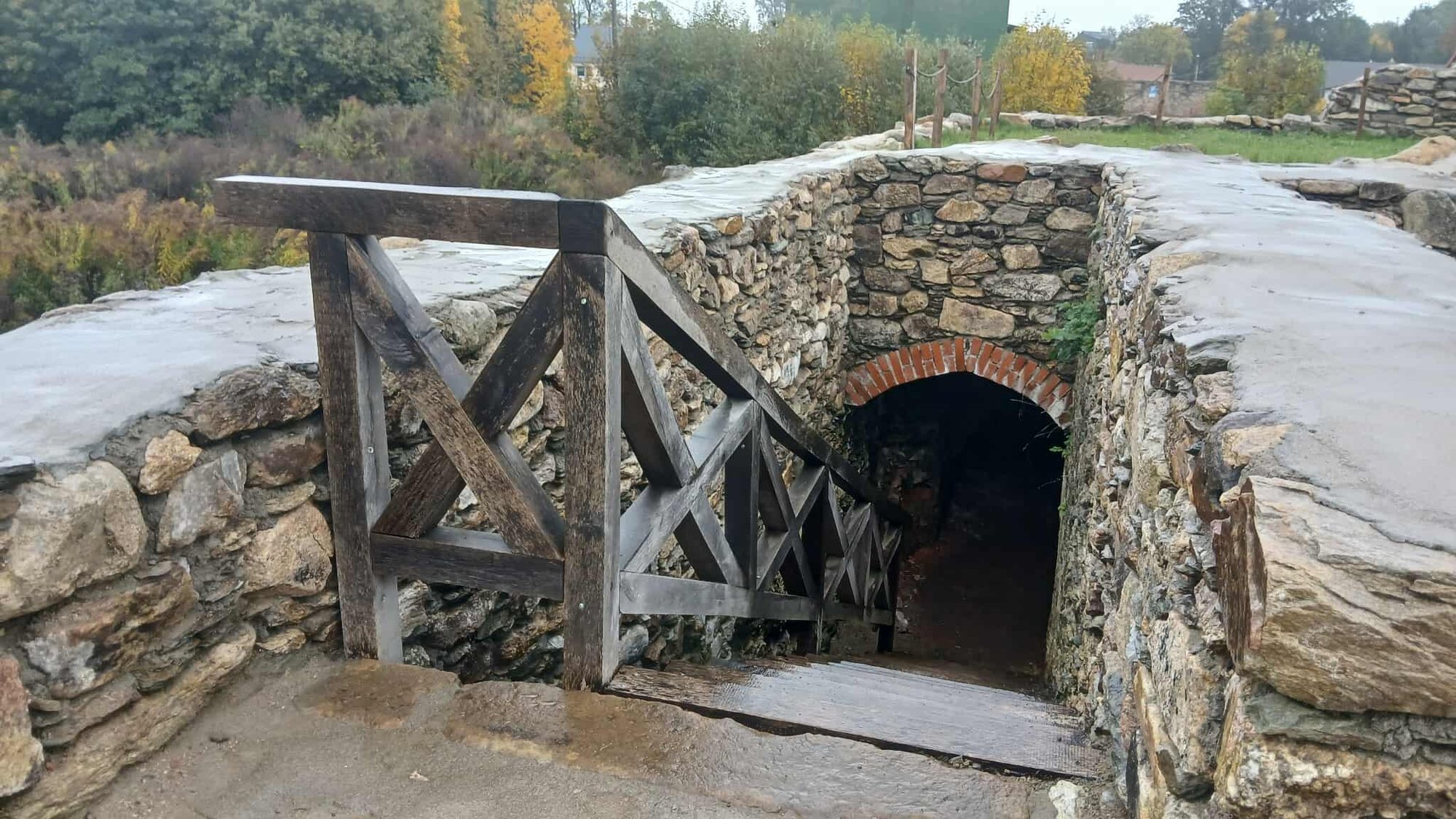 ruiny-w-starej-kamienicy-po-renowacji-136267