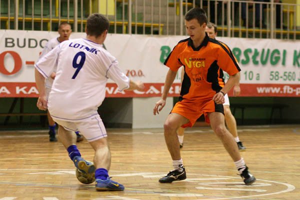 kry-cha-bus-samotnym-liderem-i-ligi-mos-13649